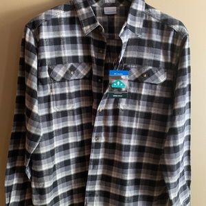 New with tags Men’s Columbia plaid shirt